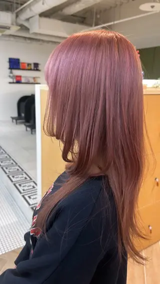 セミロング カラー ベージュ/ダブルカラ ー/新潟駅/青柳萌果のヘアスタイル