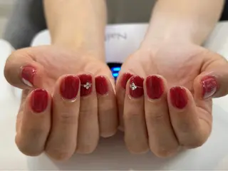 ネイル プラスネイル銀座中央通り店所属・はちや ゆいなのネイルデザイン