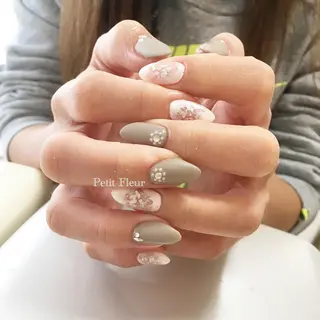 ネイル Petit Fleur所属・青柳 亜梨奈のマツエク・マツパデザイン