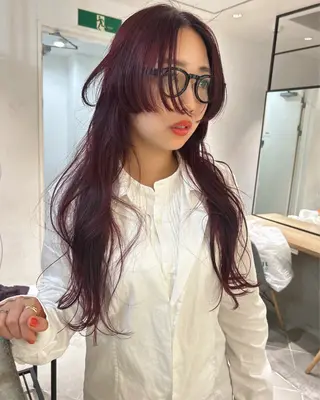 ロング カラー Loom.所属・村上雅人 ナチュラルモードのヘアスタイル