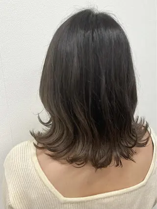 ミディアム 小林 愛花のヘアスタイル