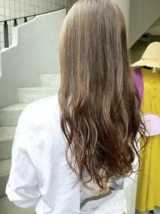 カラー 木戸 愛美のヘアスタイル