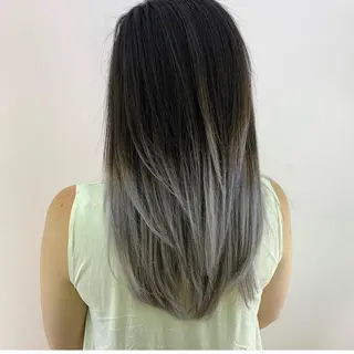 セミロング アダチ コウスケのヘアスタイル