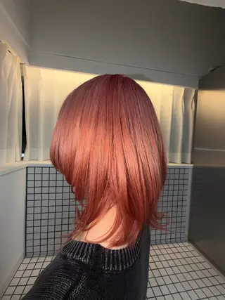 ミディアム ひな 艶カラーのヘアスタイル