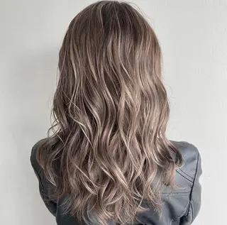 ロング カラー ロカリタキョウト千本丸太町店所属・🐺ミウ 🩵のヘアスタイル