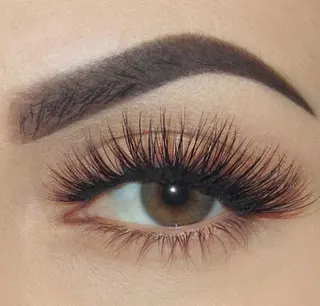 マツエク・マツパ 💜bora .のネイルデザイン