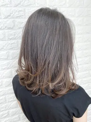 ミディアム 高木 麻知子のヘアスタイル