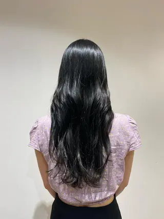 ロング カラー i.+OMOTESANDO所属・mei / 艶カラー ミディアム レイヤーのヘアスタイル