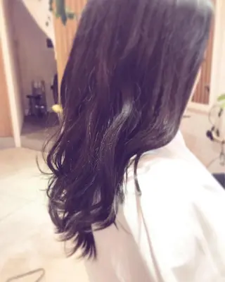 ロング カラー ルーヴル所属・長尾 桃佳のヘアスタイル