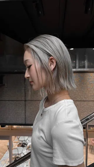 ショート カラー ハイトーン/レイヤー KYOKA🩶のヘアスタイル