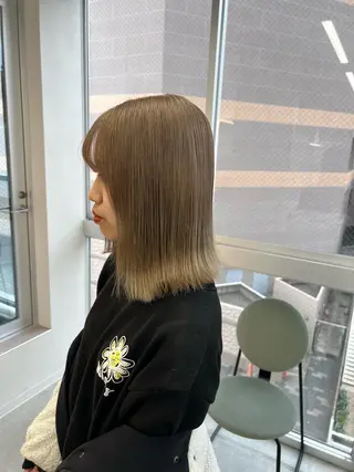 ミディアム maya レイヤーカットのヘアスタイル