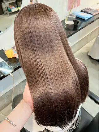 ロング カラー Ami ブリーチ/ハイトーンのヘアスタイル