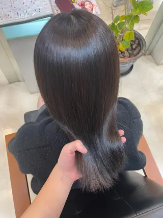 セミロング 縮毛矯正/垢抜け暗髪 アヤカのヘアスタイル