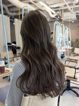 ロング カラー 辺見 葵のヘアスタイル