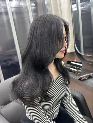 ロング カラー ヘアアレンジ youres hair東新宿店所属・新宿⌇韓国風ヘア ⌇透明感カラーのヘアスタイル