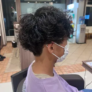 ショート パーマ メンズ ナチュラル暖色カラー 🤎 佐藤栞のヘアスタイル