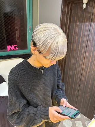 カラー メンズ noa 寒色系カラーブリーチのヘアスタイル