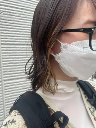 ミディアム ，comma momoka🪄のヘアスタイル