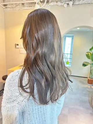 ロング カラー 【Uneユヌ】菊地 春那のヘアスタイル