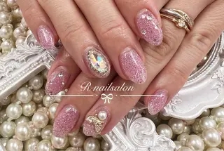 ミディアム R NAILSALONのネイルデザイン