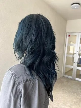 セミロング カラー 平良 那生のヘアスタイル