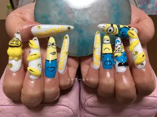 ネイル フラワー ムーンのネイルデザイン