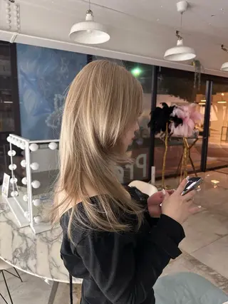 カラー RiA/レイヤーカッ ト/髪質改善のヘアスタイル