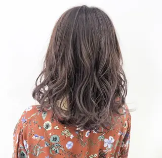 セミロング アダチ コウスケのヘアスタイル