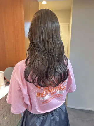 ロング W所属・小林 朋花のヘアスタイル