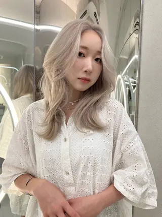 セミロング カラー GAGA所属・GAGA AMIKAのヘアスタイル