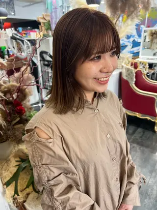 ミディアム カラー LOMARLIE JURIAのヘアスタイル