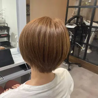 ショート カラー monami 山本華菜のヘアスタイル