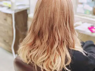 セミロング カラー イケダ ハルカのヘアスタイル