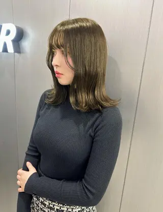 カラー ミディアム くすみミルクティー／ ブラウン🪡TOWAのヘアスタイル