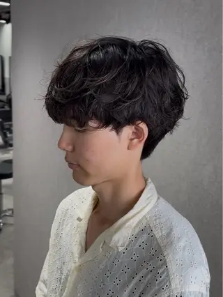 ショート カラー パーマ メンズ 【シャドウパーマ センターパート】義心のヘアスタイル