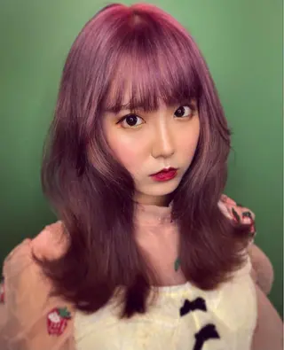 セミロング カラー YEAU　PLUS所属・極上の艶髪 RINAのヘアスタイル