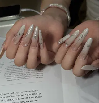 ネイル 櫻井 奈美子のネイルデザイン