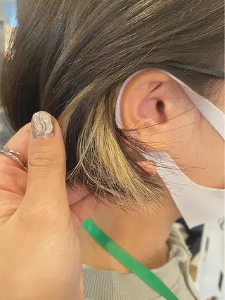 ショート カラー 新谷 桃子のヘアスタイル