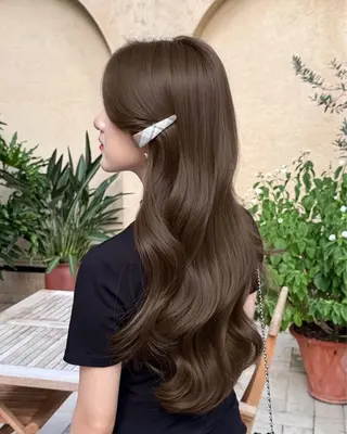 カラー IVE所属・ダブルカラー髪質改善 /Annaのヘアスタイル