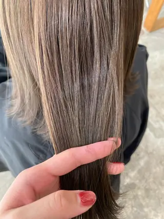 カラー kvell by urban.所属・KVELL ユナのヘアスタイル