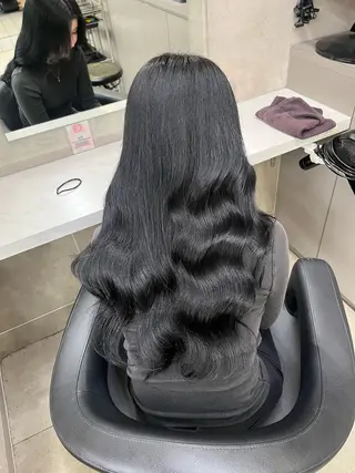 セミロング 寒色＆ブリーチ特化 寒色MiOのヘアスタイル