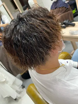 パーマ メンズ 峯 渉人のヘアスタイル