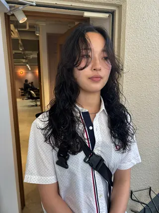 ロング カラー パーマ mei｜顔まわり ×透明感カラーのヘアスタイル