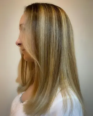 セミロング 佐藤 純生のヘアスタイル