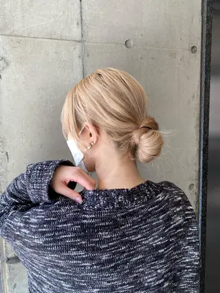 ミディアム 透け感ベージュ ／ミハルのヘアスタイル