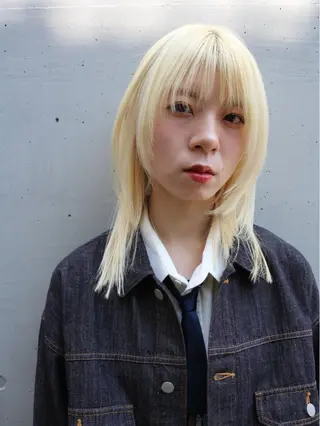 ミディアム écouter所属・ショート/ウルフ ハイトーン/カイセイのヘアスタイル