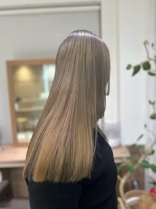 ロング カラー ハイトーン× デザイン　Runoのヘアスタイル