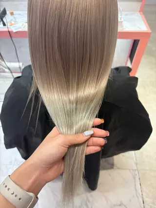 セミロング カラー 美優🦕ツヤ髪 /ハイトーン🩶のヘアスタイル