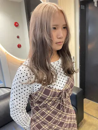 ロング カラー TATSUブリーチ/ ミルクティーベージュのヘアスタイル