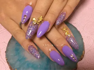 ネイル フラワー ムーンのネイルデザイン